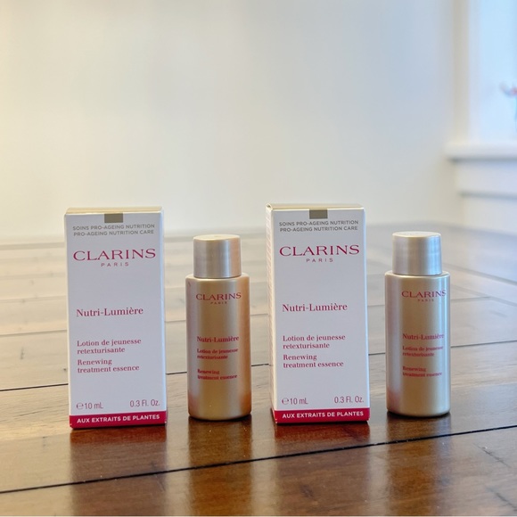 Clarins Nutri Lumiere Renewing Treatment Essence 20ml - Picture 1 of 4